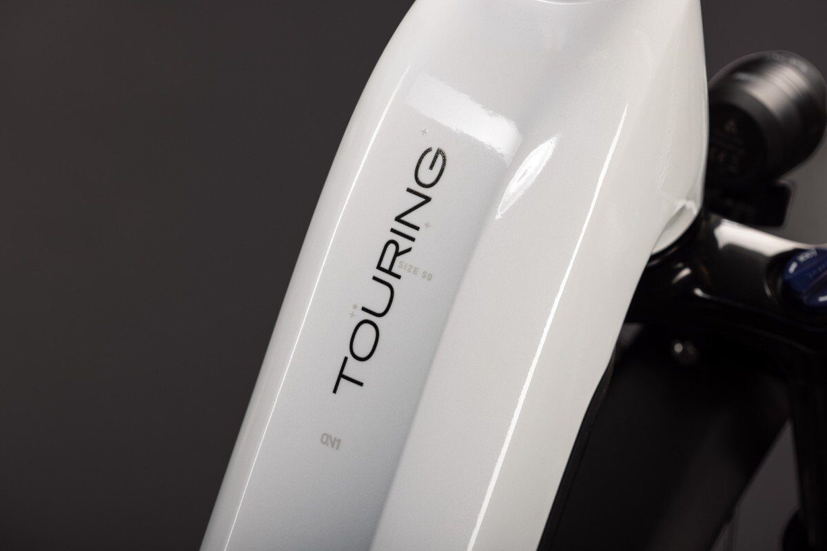 Cube TOURING HYBRID ONE 600 Metallicwhite/Chrome Lageinstap