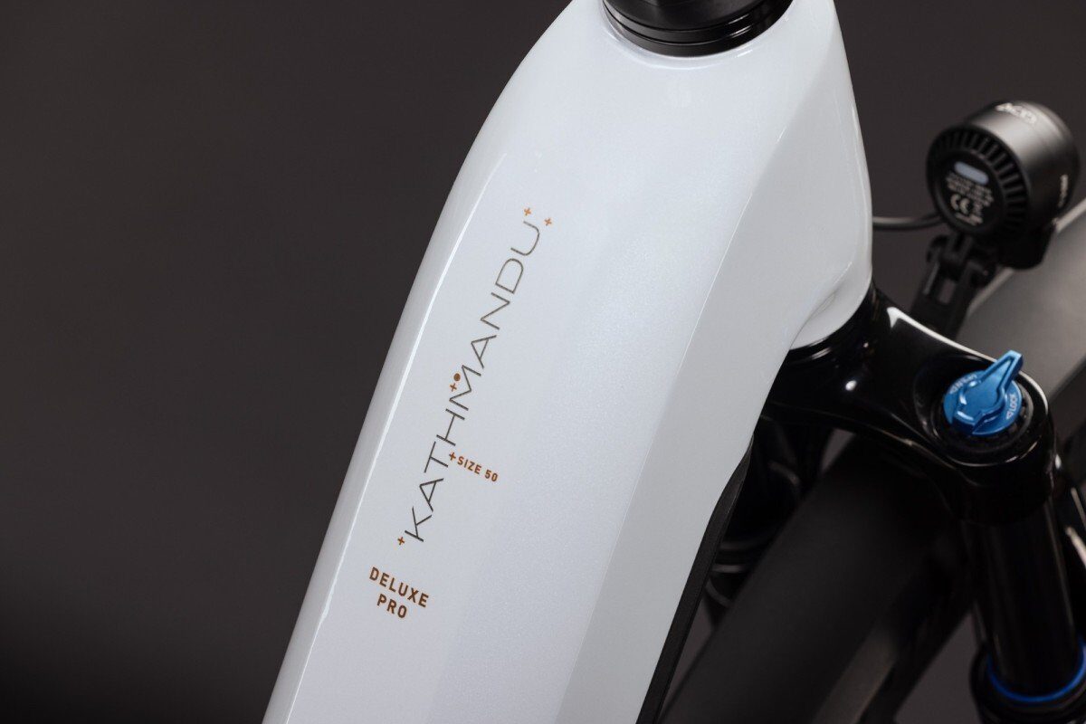 Cube KATHMANDU HYBRID DELUXE PRO 800 Metallicwhite/Chrome Lageinstap - Afbeelding 2